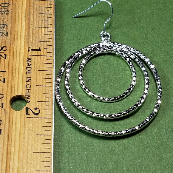 Textured hoop earrings new - Picture 4 of 5